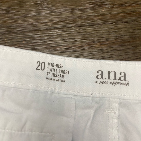 A New Day Women's Mid-Rise Everyday
Shorts - a New Day White 20 - Picture 6 of 6